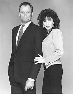 Hunter (Fred Dryer) e
              Dee Dee McCall (Stepfanie Kramer)